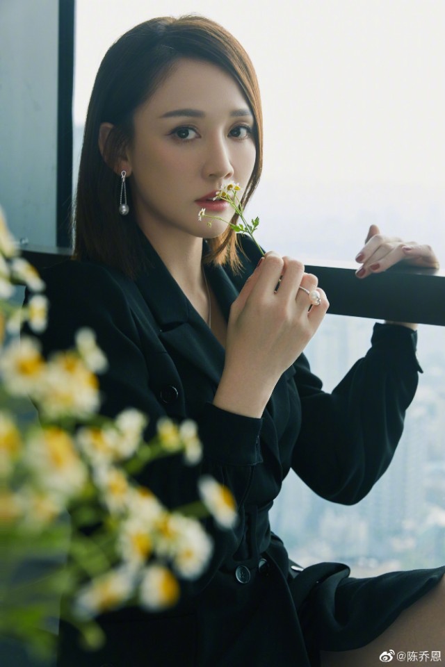 陳喬恩：沒(méi)有背景的女孩闖天下，漂亮不是通行證，這兩個(gè)素質(zhì)才是