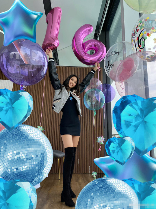 任達華女兒任晴佳考試完開心曬照，穿露臍裝秀細腰，超模腿太逆天