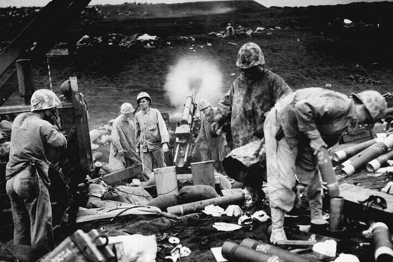 Iwo Jima Battle of the meat grinder in the Pacific, 23,000 Japanese troops battled with 110,000