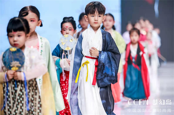 CCFW| 2021国芙汉服品牌联合发布秀——朱门传统服饰 X 醉花涧
