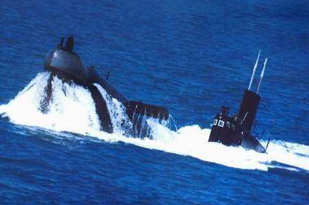 潜艇一旦被反潜飞机发现，就会上浮，如果不上浮会怎样？