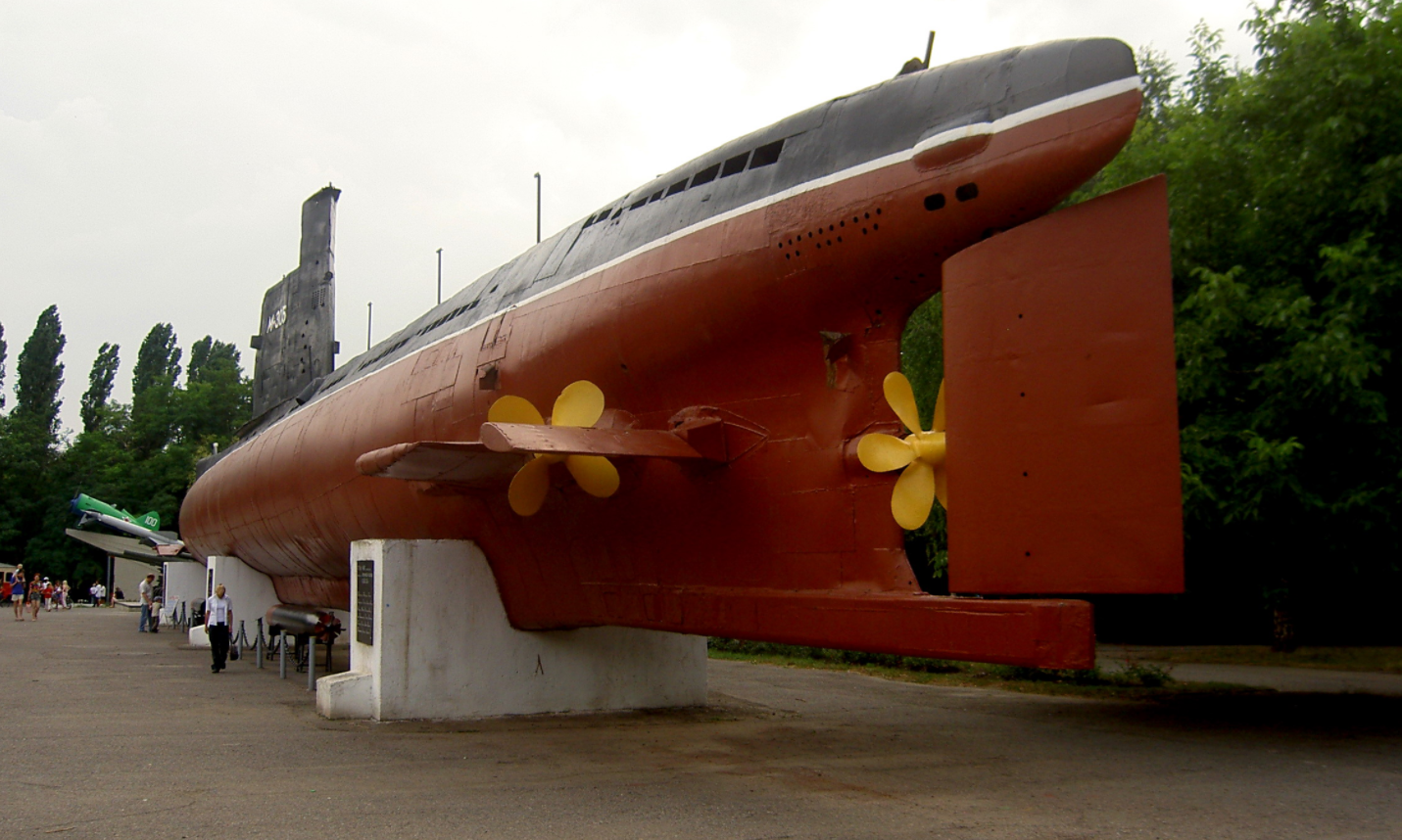 潜艇深陷海底，海上风暴滔天，朱可夫妙计救M