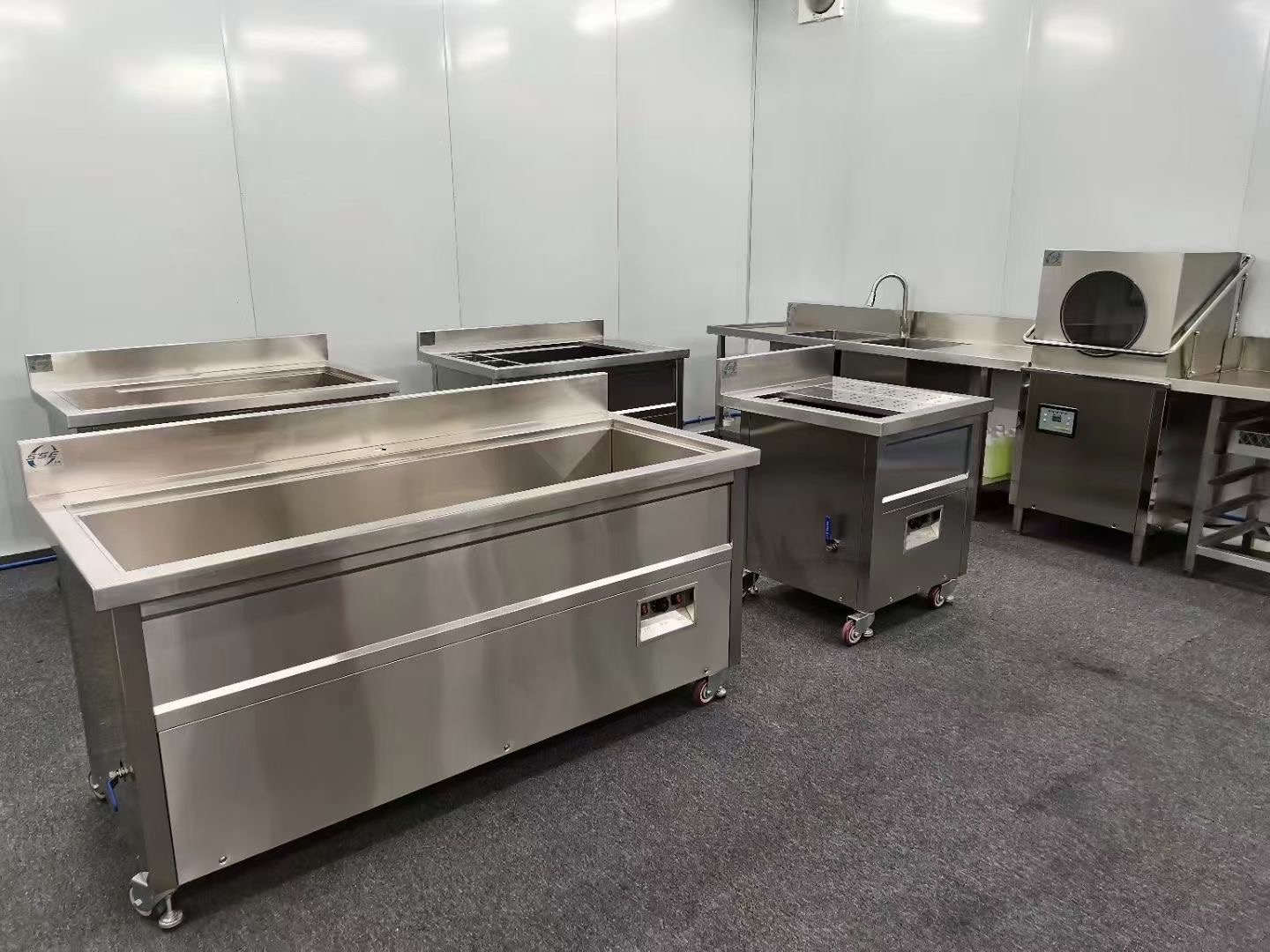 Ultrasonic dishwasher for large restaurant kitchen iNEWS