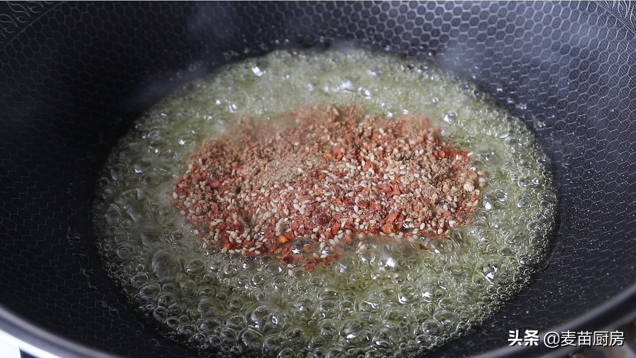 年夜飯花生好吃做法，加2雞蛋，老吃法教會你，吃一次就念念不忘