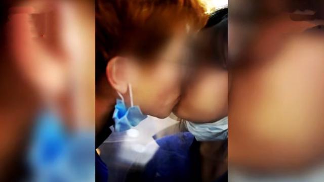 某企开工大搞接吻大赛；多对男女狂亲；负责人