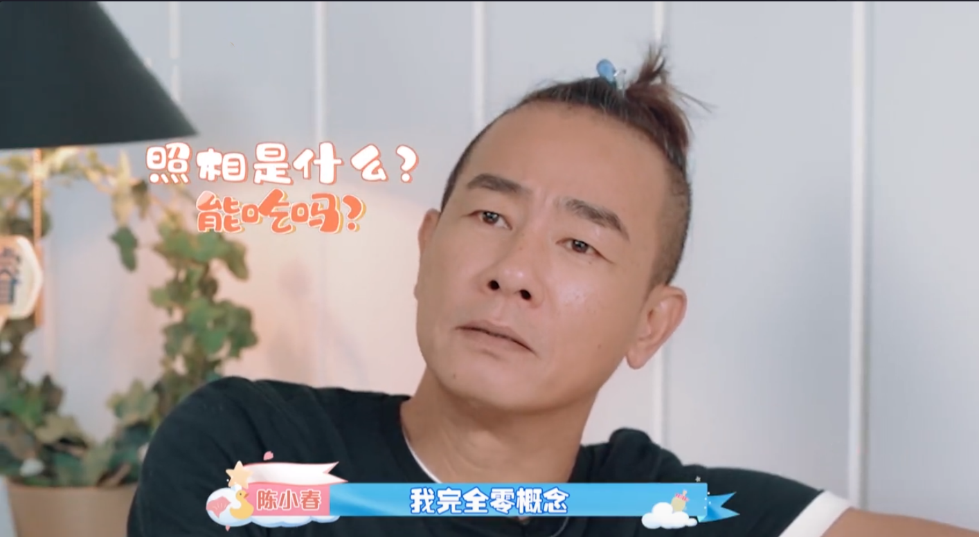 攝影小白陳小春為給應采兒、小小春、HOHO拍照，學習新技術