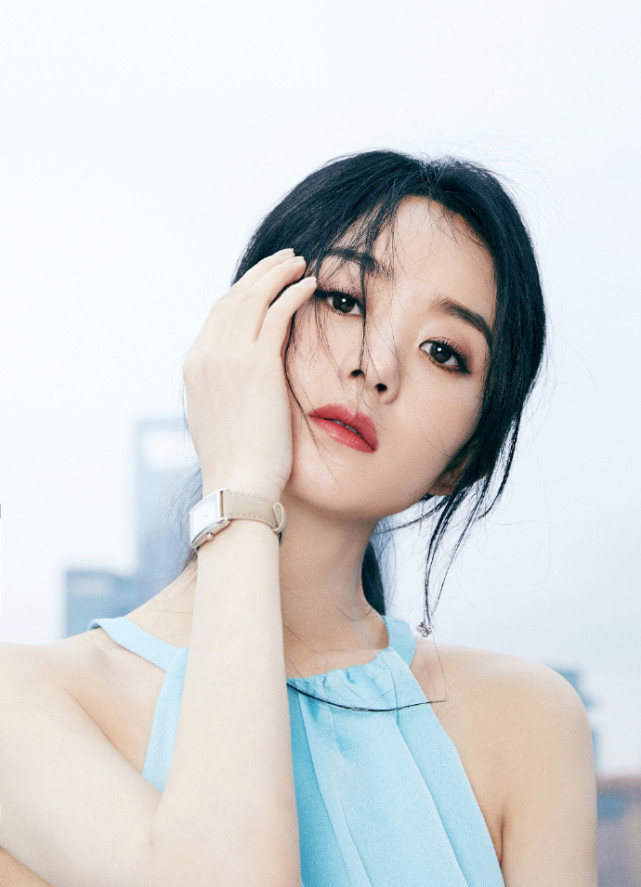 工作室毫无尊严！赵丽颖活动刚开始粉丝就急了，精修图太敷衍