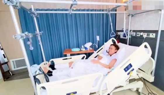 应采儿双腿缠满绷带住医院，被问原因不肯回应，身边不见陈小春？