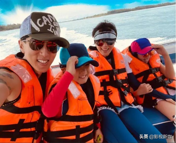 吳尊曬一雙兒女，吃相誇張又搞笑，稱一​​家幸福食神