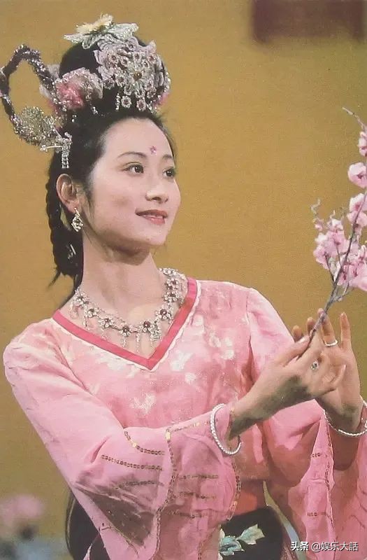 穿越时空的爱恋》19年，男主成影帝、男二无戏拍，女配容貌大变