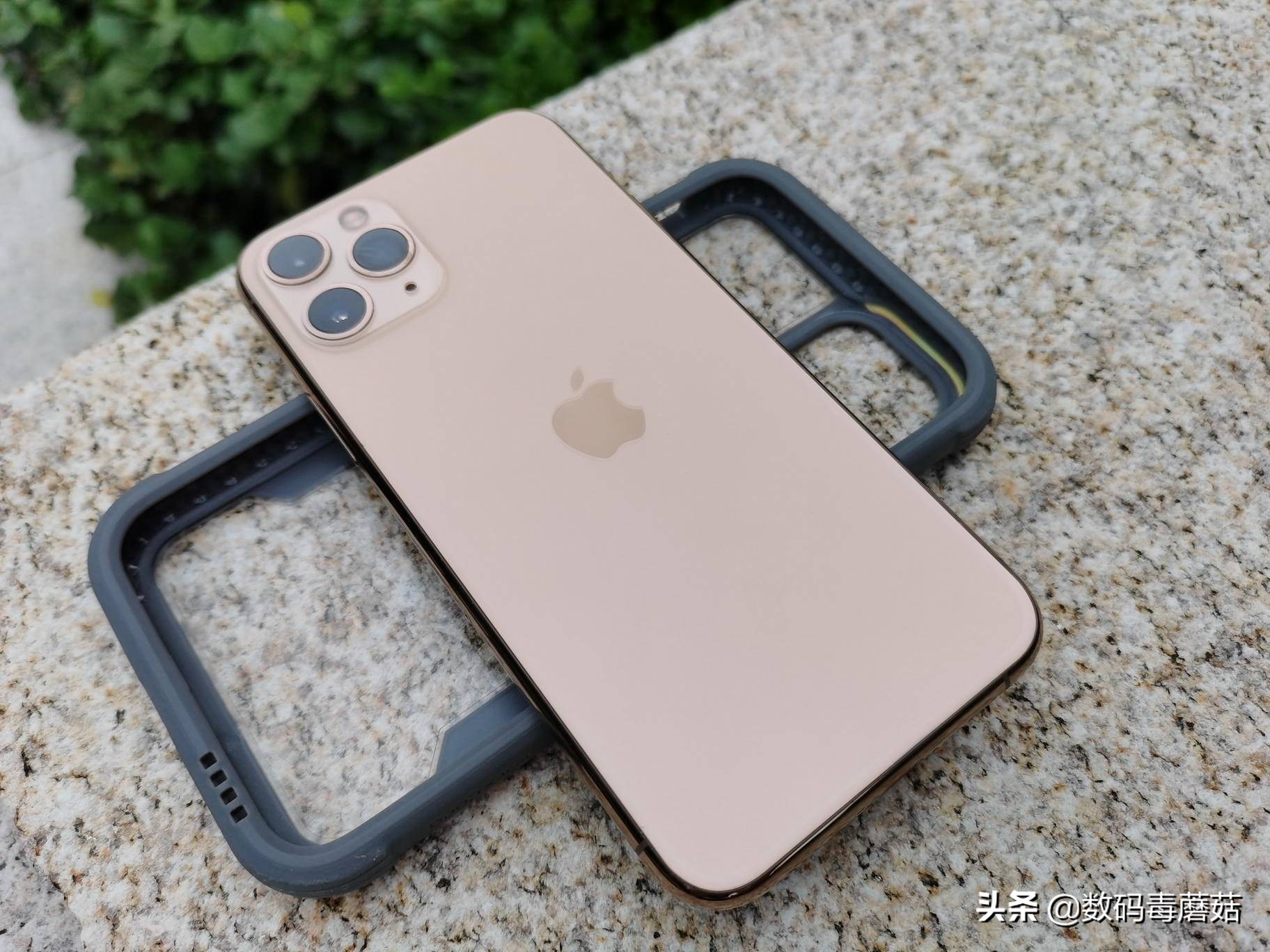 Come from the warning of 16s of evil spirit a group of things with common features: Mobile phone carapace must be bought prevent truly those who fall, 