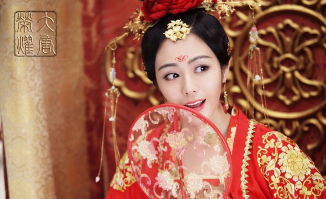 女版王一博，迈凯伦胜全球签约的第一位女星赛车手，参加《浪姐》