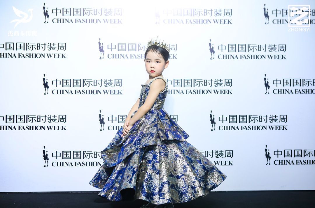 Liu Shutong was invited to participate in the new product launch conference of FLOWER NINE2022SS China International Fashion Week