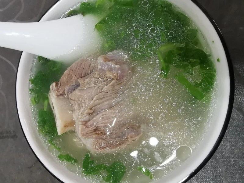 燉骨頭湯，牢記“2放3不放”，骨湯濃白鮮美，入口不油膩還沒腥味