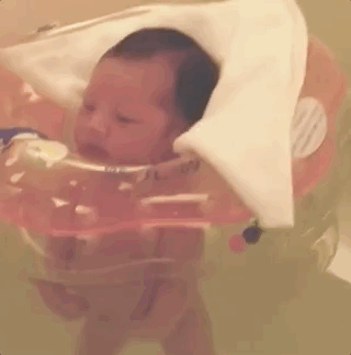 李小璐母親節曬母女視頻，各種風格切換，甜馨身高直逼媽媽肩膀