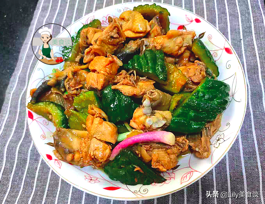 夏天這肉多給孩子吃，切塊和苦瓜一起燜，好鮮美啊，營養還不上火