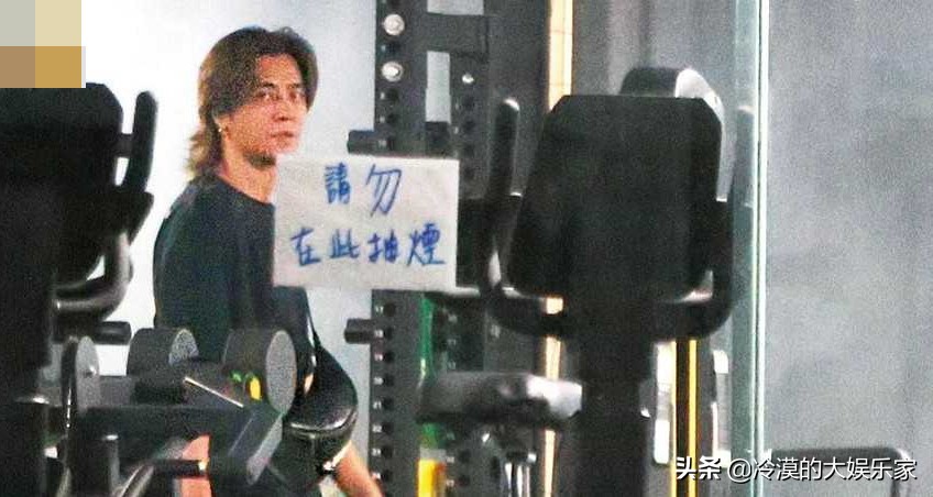 罗志祥风波后首现身，多人球馆聚会到凌晨，被