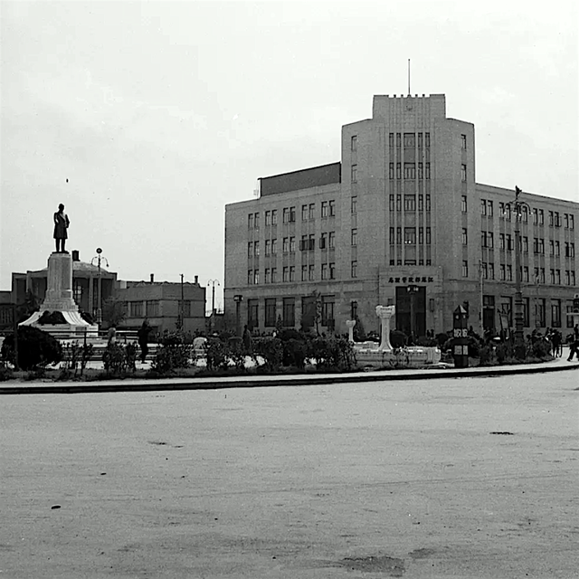 老照片：1945年江苏南京，明城墙下的昔日风景