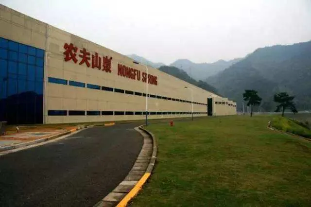 农夫山泉“印钞机”的幕后大佬：卖保健品起家，坐拥百亿医药企业