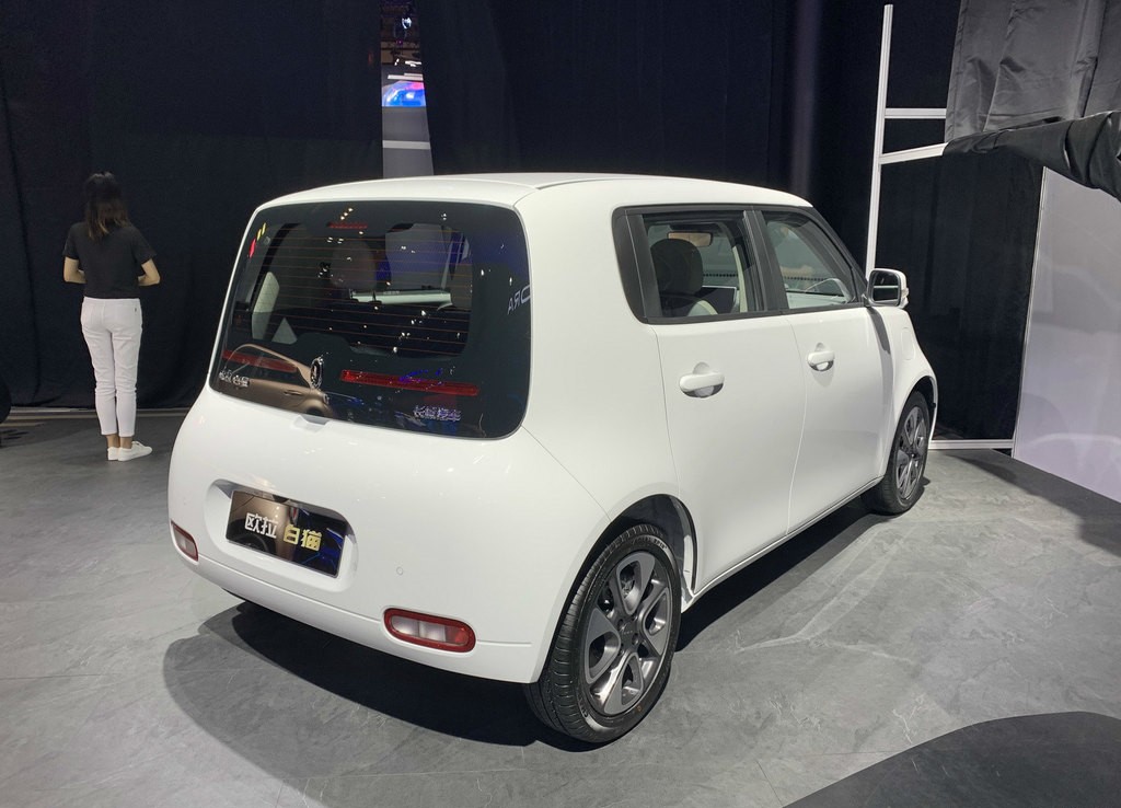 续航不低于300km的新能源才有补贴，10W以下还能选