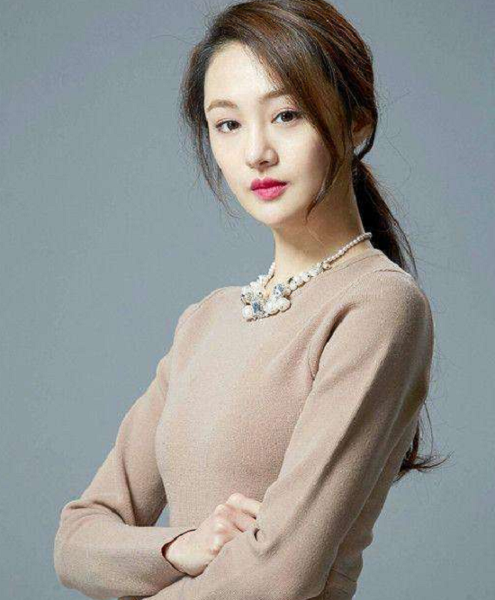 郑爽新造型曝光：整体感觉可爱又呆萌，比之前看上去还要少女