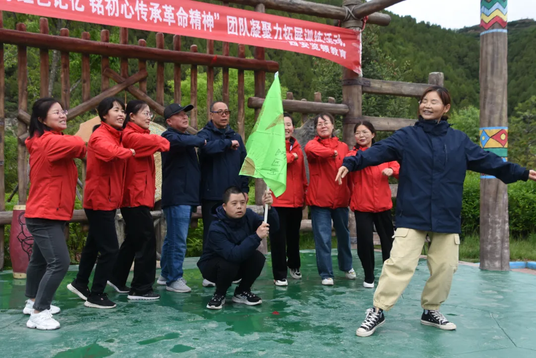 洛川县中学开展团队凝聚力拓展训练活动(图24)