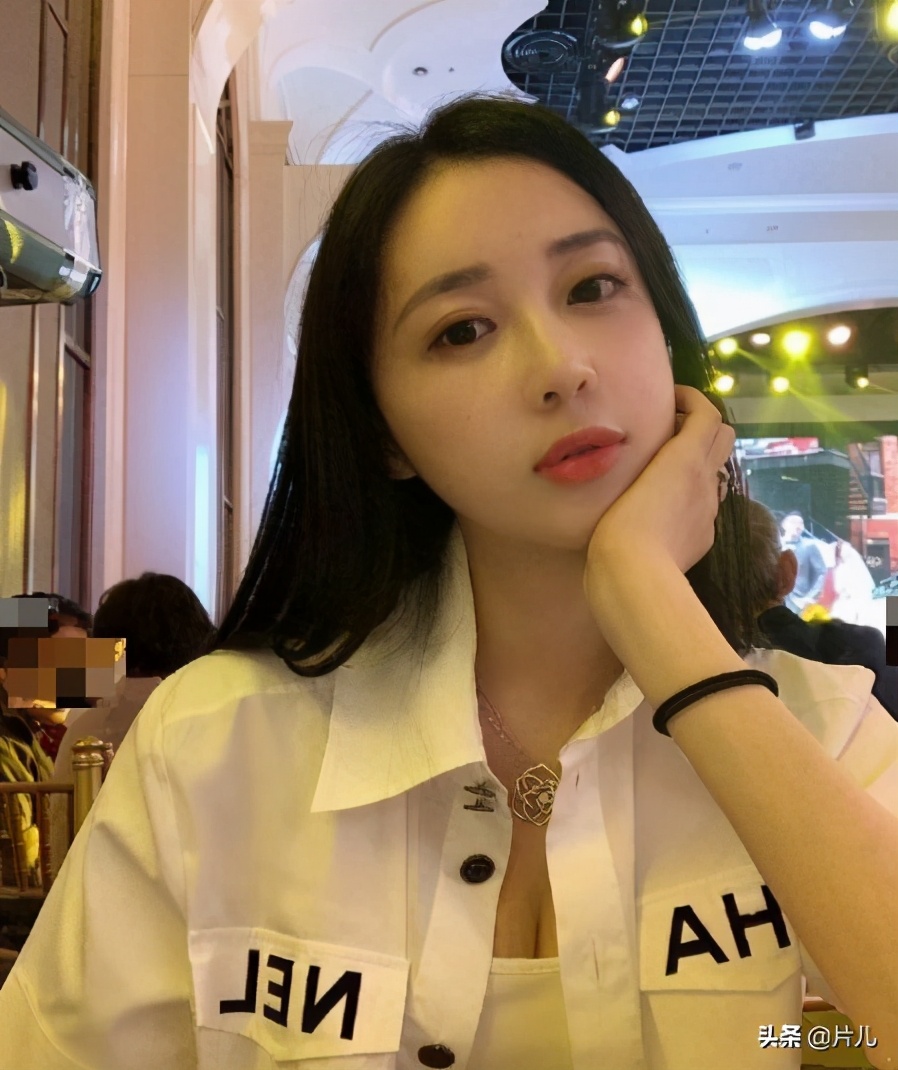潘玮柏妻子好友Amy姐现身，惨遭王思聪吐槽后，首次正面回应