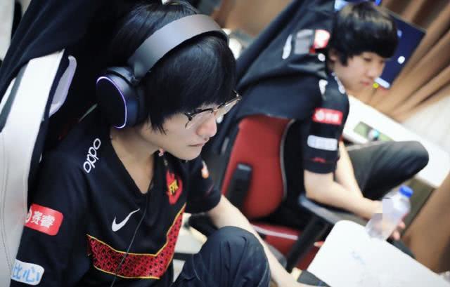 ESPN最新LOL选手排行：Uzi是历史第二AD，TheShy被他小压一头