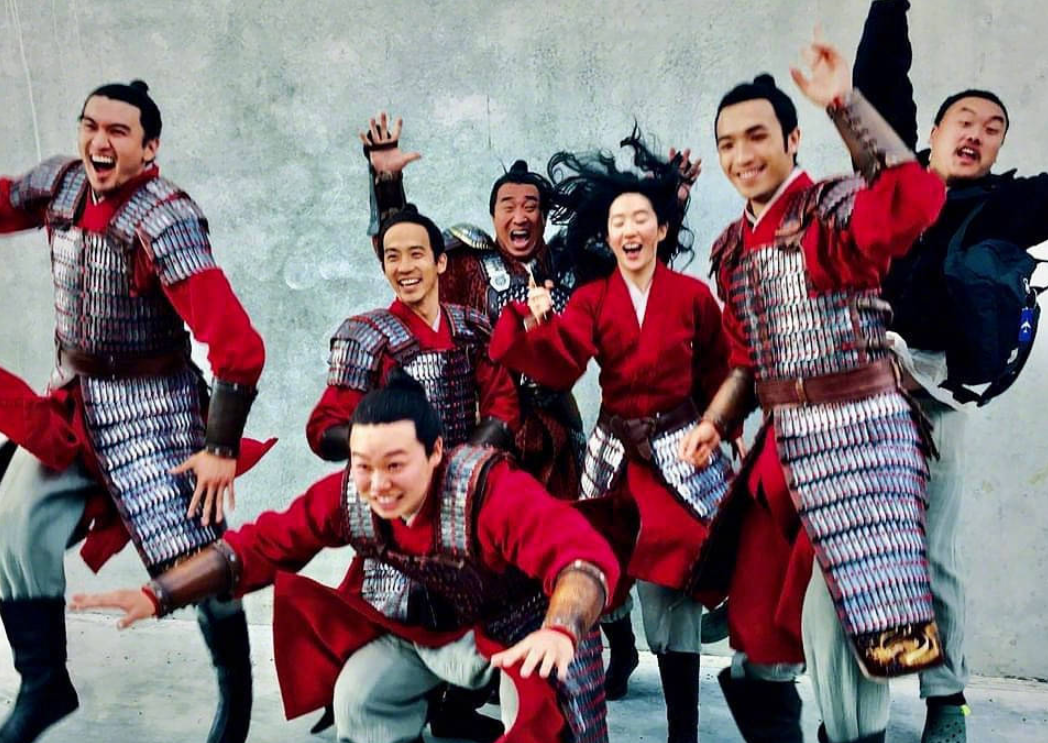 花木兰幕后花絮曝光，笑点满满，刘亦菲上演“女神疑惑”