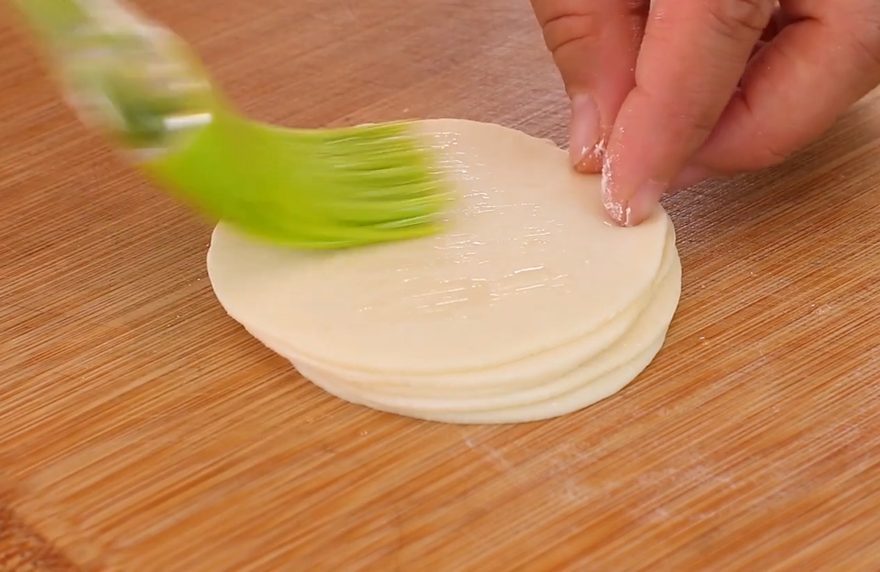 一個蘿蔔，兩個雞蛋，這樣做超好吃，皮薄大餡，香酥多汁比包子香