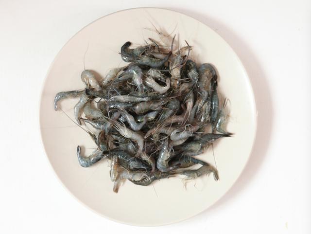 图片[1]-油爆小河虾的做法步骤图越嚼越香的爆炒小河虾下酒下饭都是美-起舞食谱网