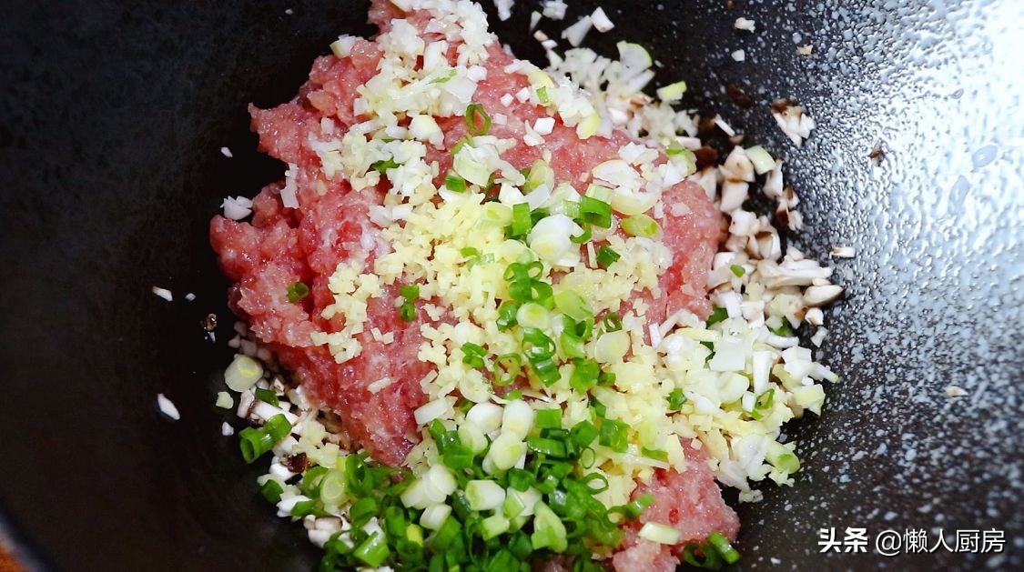 這是香煎豆腐皮蝦餅，鹹香可口，其它做法靠邊站