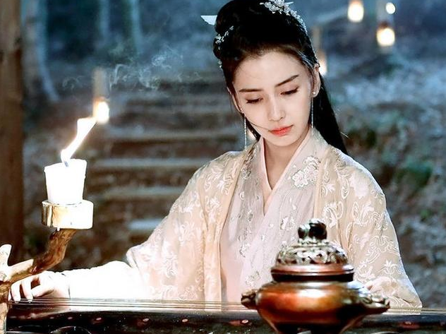 从娄艺潇到蔡明，恐怖的“硅胶脸”之下，为什