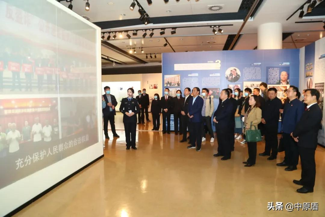 河南省举办扫黑除恶专项斗争成果展