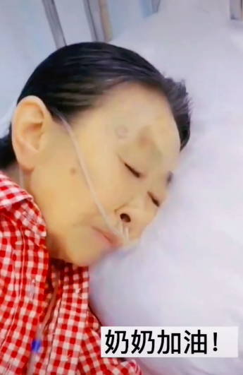 75岁张少华病逝，住院照曝光，双鼻插管手腕有淤青瘦成皮包骨