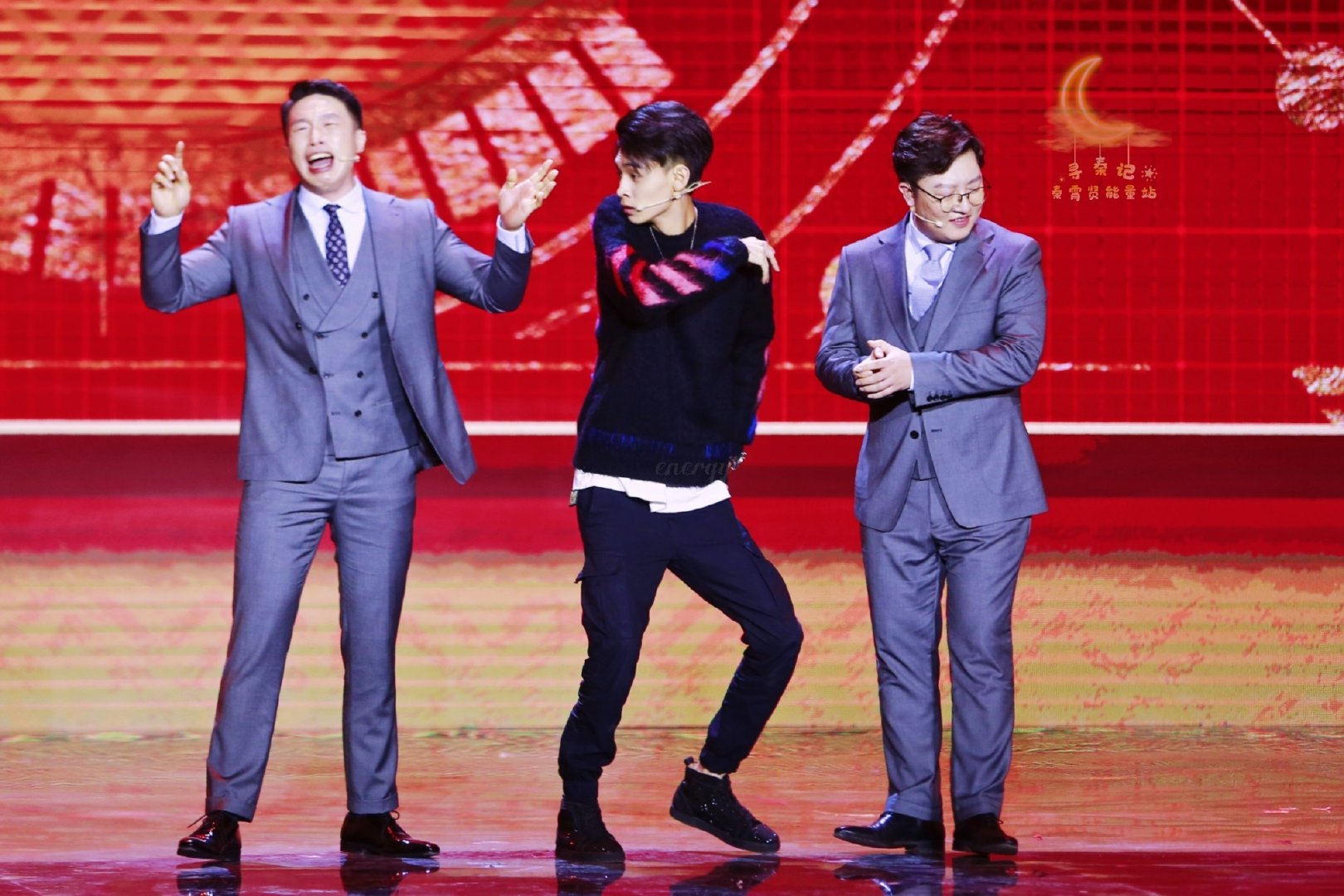 笑起来真好看即将开播，秦霄贤粉丝后援会修改弹幕文案