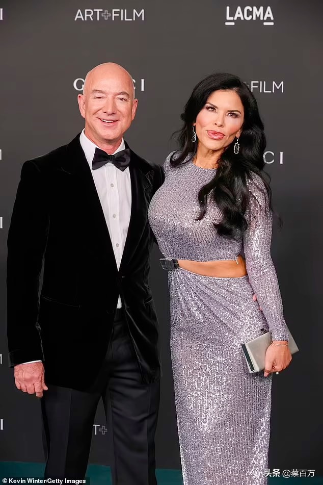 Bezos attended the dinner with his girlfriend, Ye Yan, with a proud ...