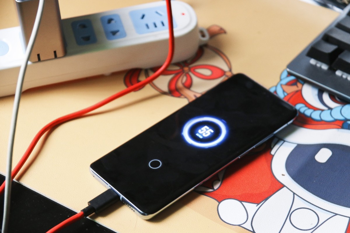 120W输出功率有多牛，一炷香时间元气满满，努比亚充电器实测