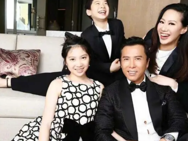 有种“基因”叫甄子丹女儿，避开爸爸所有基因，与妈妈复制粘贴