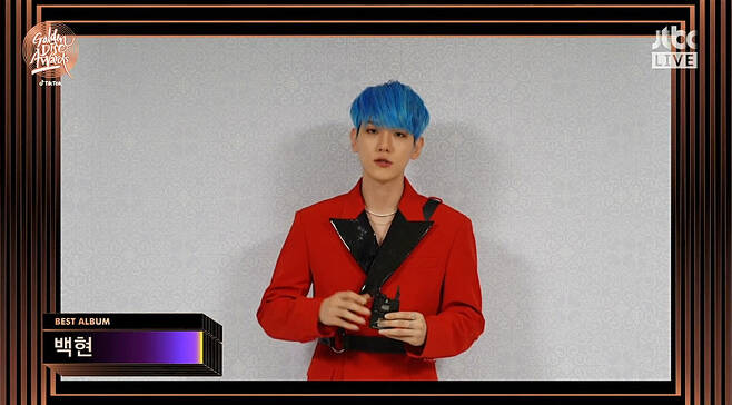 EXO边伯贤自嘲：我的生活像草莓味糖果，因为又