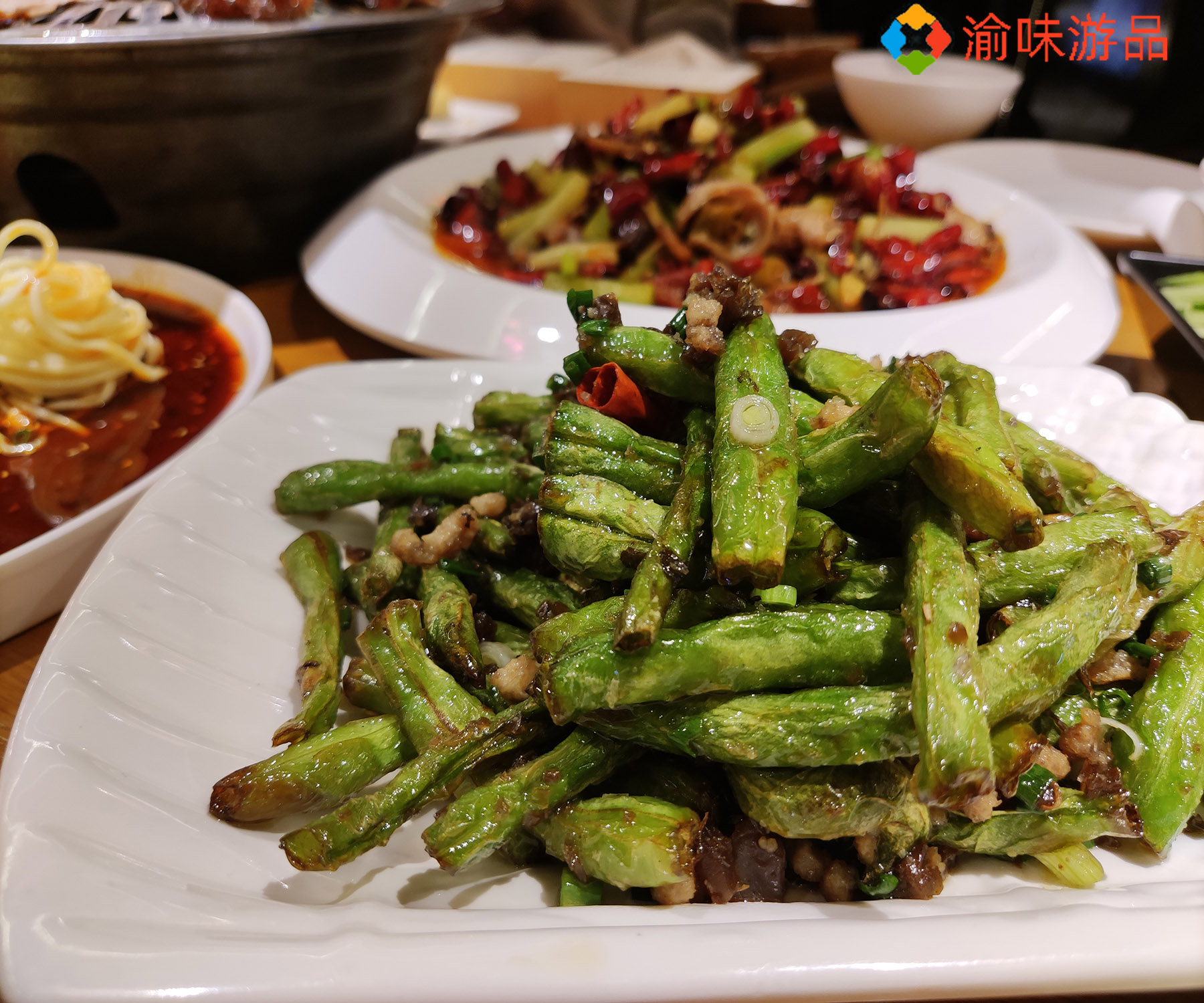 当烤鸭遇上火锅，成就重庆本土美食，味道鲜美是最大特色