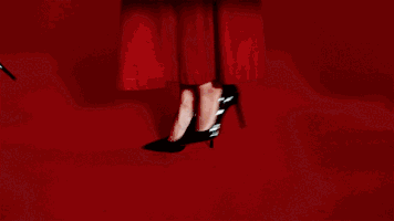 鞋跟又细又高，张天爱倪妮还是健步如飞？她们有什么穿高跟鞋技巧