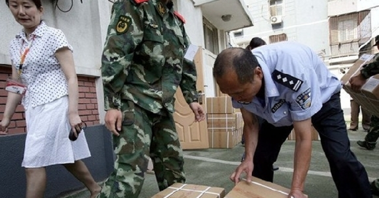 运钞只是使用霰弹枪，试卷却直接步枪押运，难