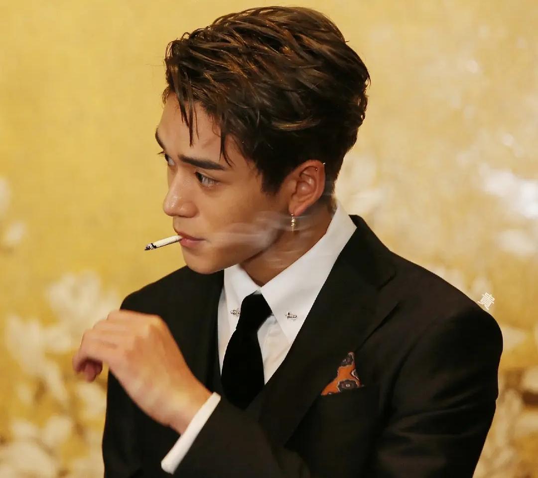 但lucas如果真的有抽烟行为的话,也希望他能借此机会坦白承认会更好