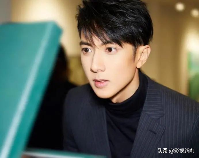 吳尊曬一雙兒女，吃相誇張又搞笑，稱一​​家幸福食神