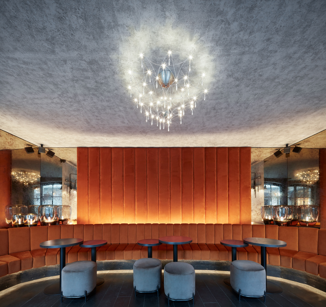 酒吧夜店俱樂部設計，精美的燈飾營造出別樣的空間氛圍
