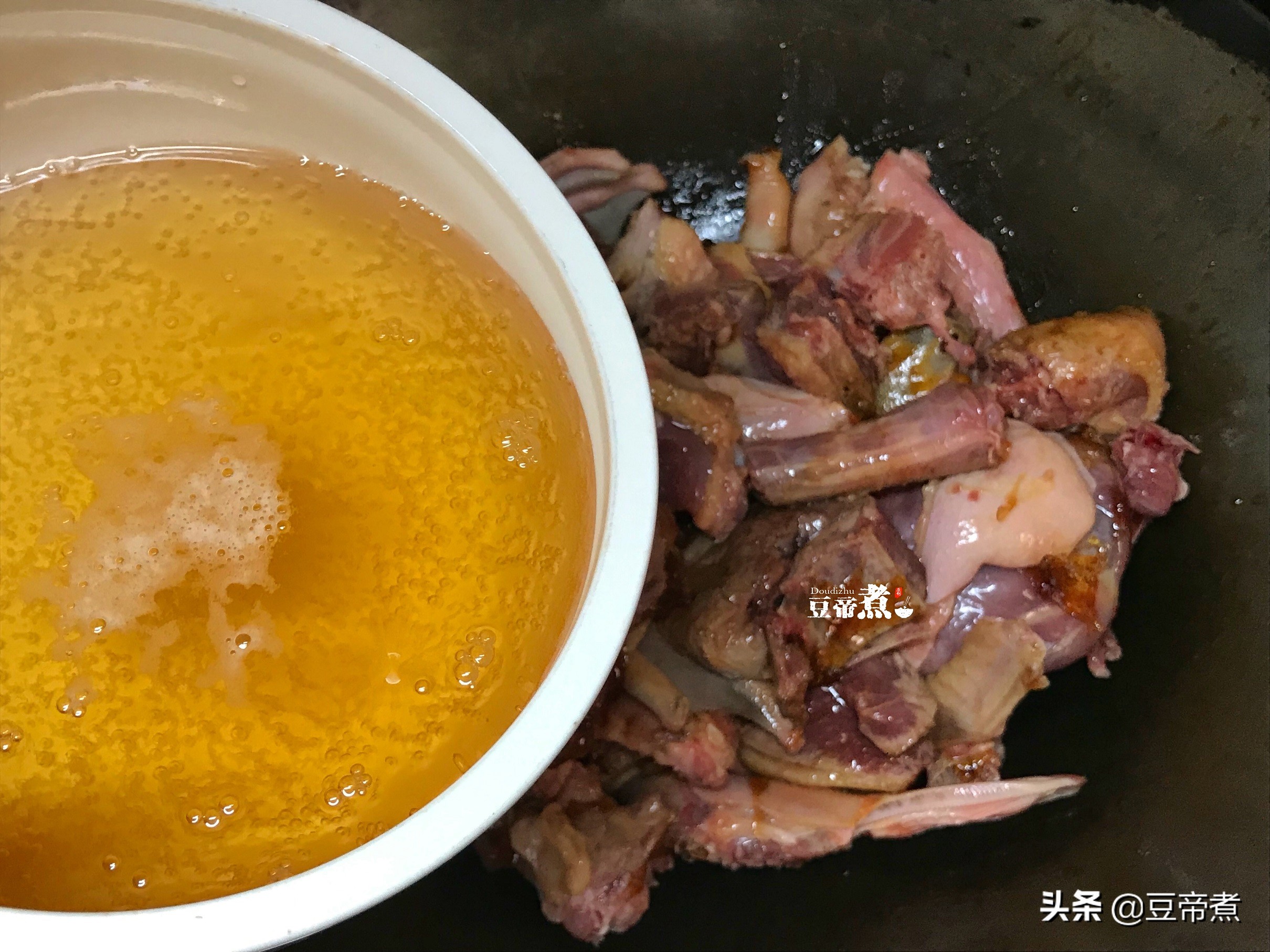 鸭子不要再炖汤了，用啤酒卤出好滋味，我家隔三差五就做吃，特赞