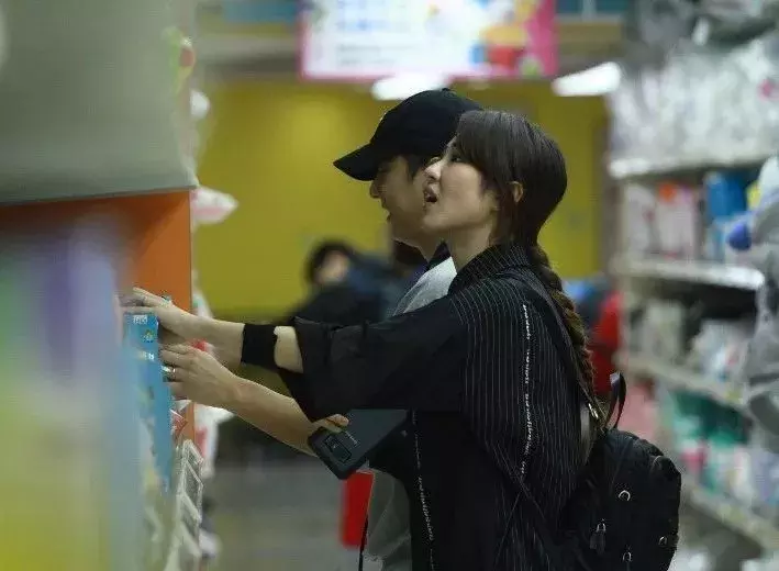 成功怀孕?前tvb小生紧张陪伴太太诊所求诊 吩咐护士保密