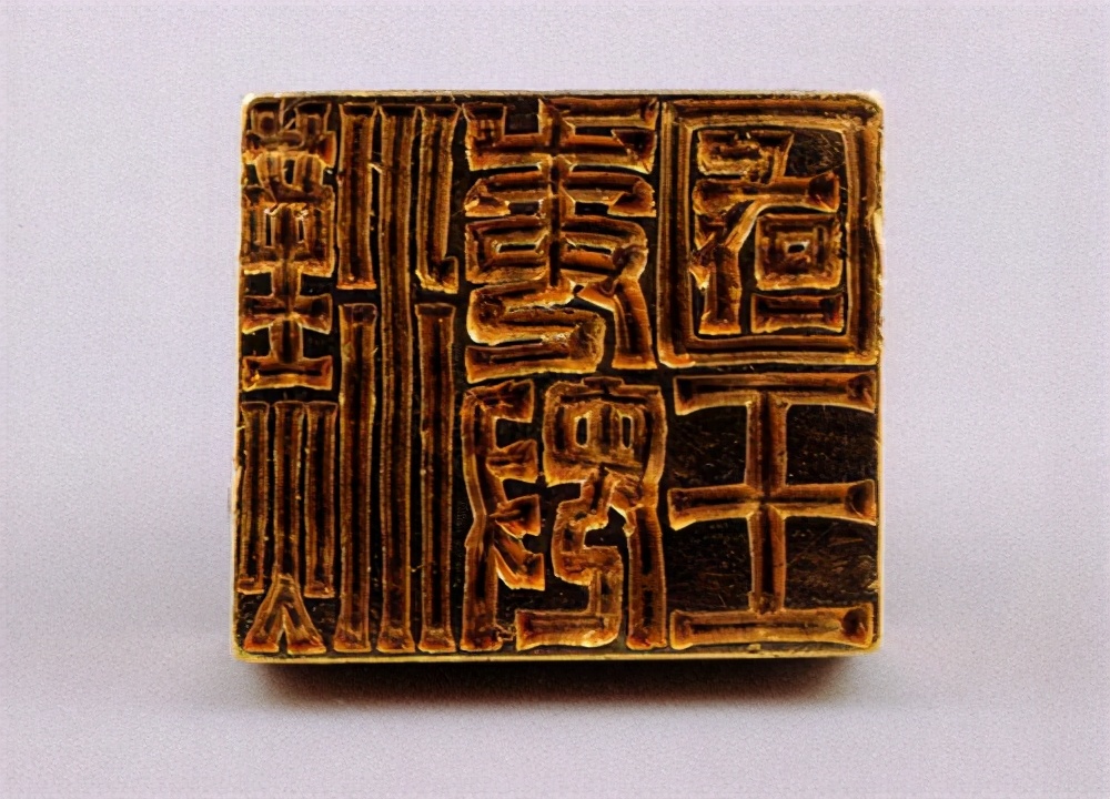 日本农民捡到枚金印，刻着5个中国古汉字，翻译后专家称太丢脸了