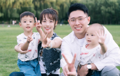 张嘉倪瘦到变样，腿细到撑不满紧身裤，三年生